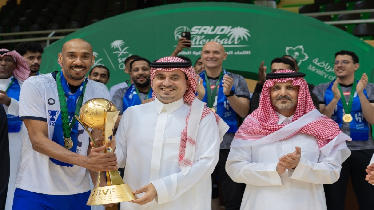 الهلال يتوج بكأس النخبة للكرة الطائرة