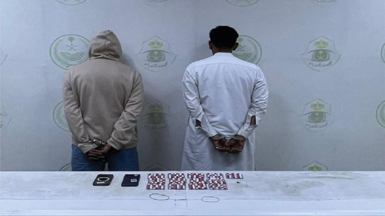شرطة الباحة توقف شخصين لترويجهما أقراصًا طبية مخدرة