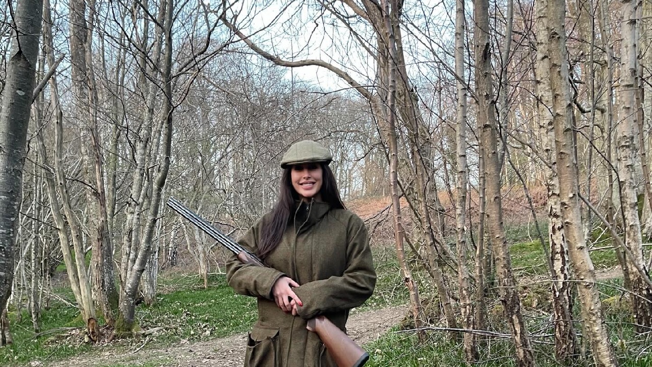 ياسمين صبري خلال رحلة صيد في أحدث ظهور.. صور