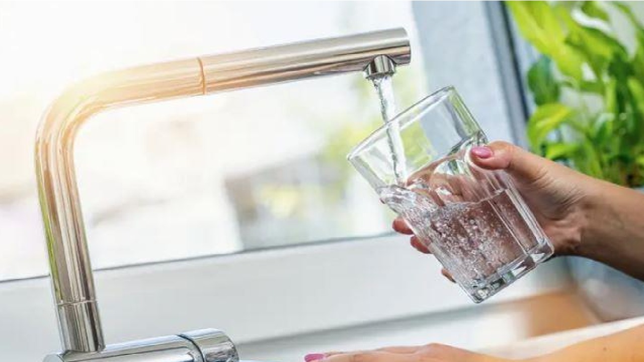 الخضيري: المياه المفلترة قد تسبب خمول وكسل بالجسم