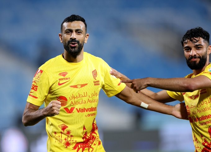 القادسية يكتسح الرياض برباعية ويضمن التأهل للنخبة