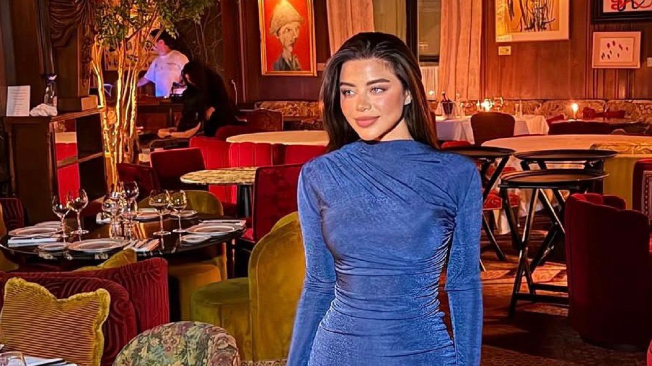 يارا السكرى تستمع بإجازتها فى فرنسا