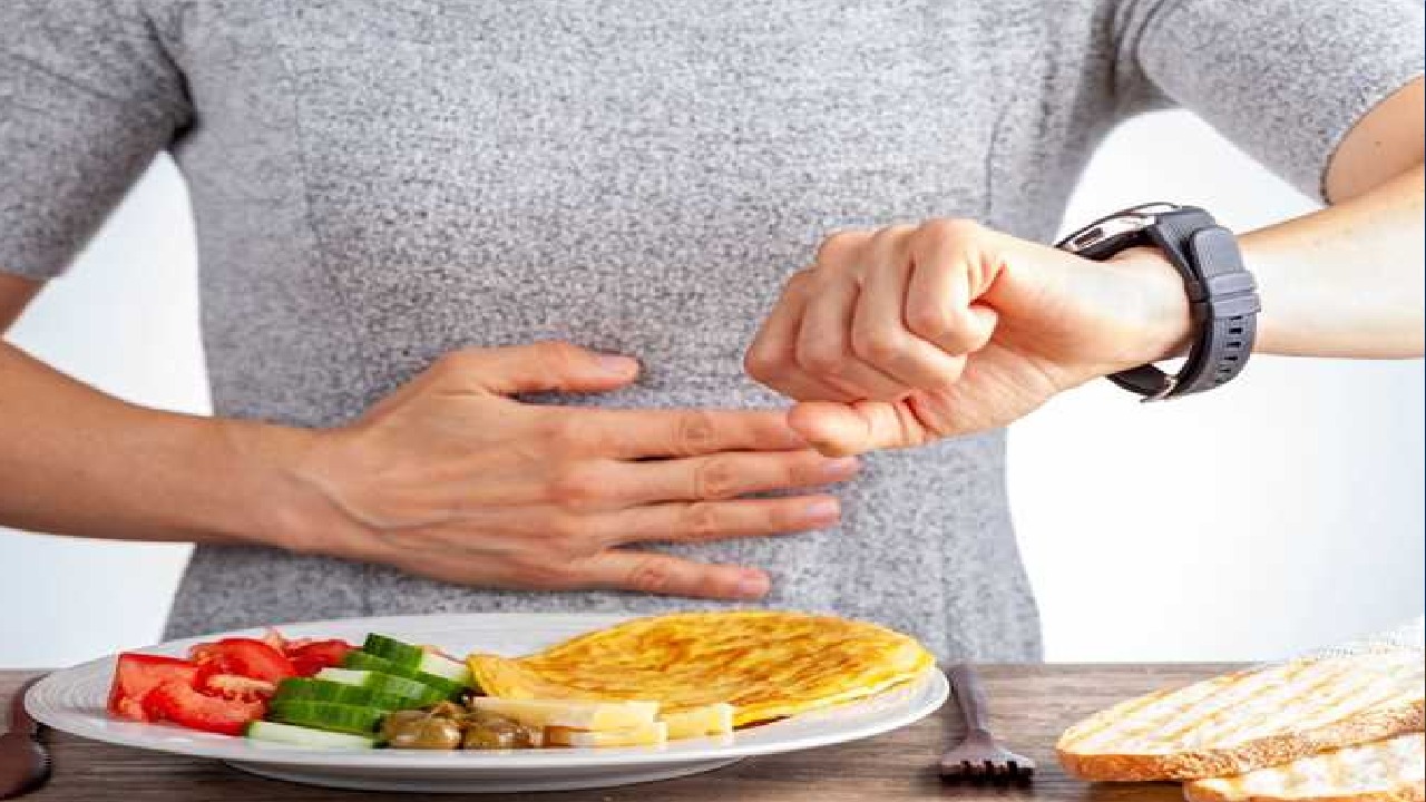 دراسة: الصيام المتقطع يساعد النساء المصابات بمتلازمة تكيس المبايض