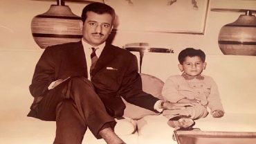 صورة نادرة لخادم الحرمين الشريفين مع نجله الأمير عبدالعزيز