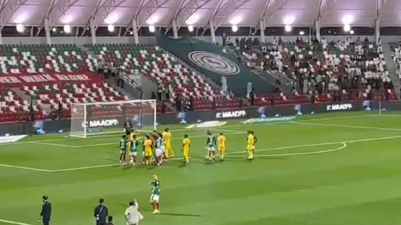 جماهير الاتفاق لـ محمد أبو الشامات بعد طرده: يا بكاية.. يا بكاية.. فيديو