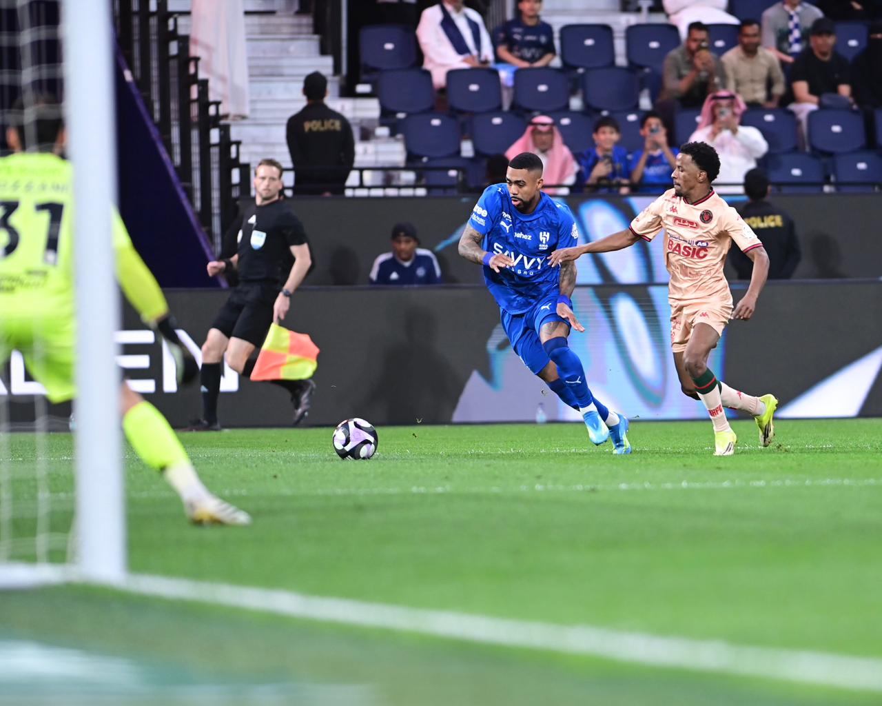 الهلال يمطر شباك الخلود بسداسية..صور