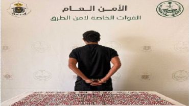 أمن الطرق يطيح بمروج أقراص طبية داخل مركبته.. فيديو