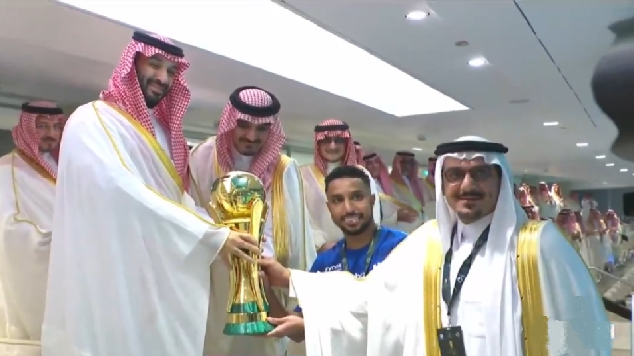 ولي العهد يتوج الهلال بكأس خادم الحرمين الشريفين.. فيديو