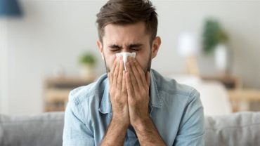 استشارية: استمرار البلغم أو وجود دم بداية لأمر خطير.. فيديو