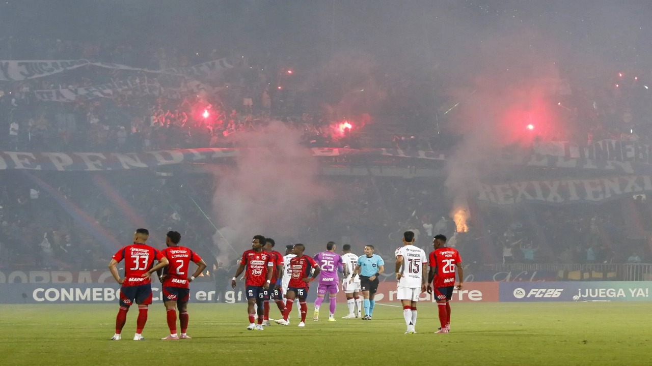 جماهير تتسبب في إلغاء مباراة في كأس ليبرتادوريس
