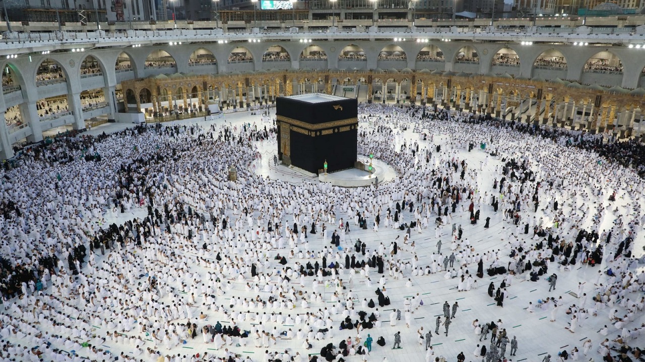 الحجاج يواصلون رمي الجمرات في آخر أيام التشريق وسط منظومة تنظيمية متكاملة