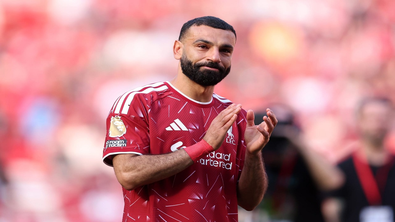 جماهير ليفربول تطالب بعودة محمد صلاح بعد إقالة سلوت