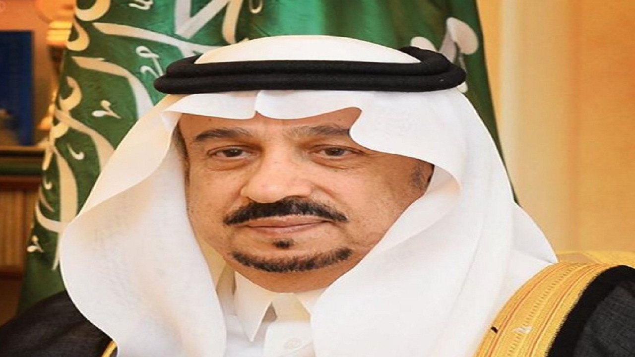 أمير الرياض يؤدي صلاة الميت على الأمير نواف بن نايف بن ممدوح بن عبدالعزيز
