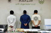 القبض على 3 مقيمين لارتكابهم عمليات نصب واحتيال بنشر إعلانات تقديم خدمات حج وهمية..فيديو