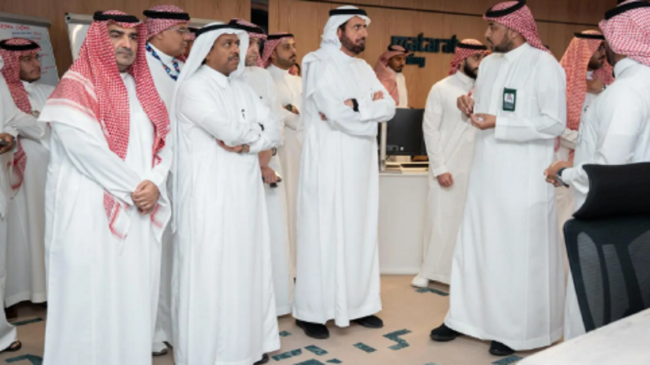 وزير الحج يتفقد الخدمات التي تقدمها الوزارة لاستقبال ضيوف الرحمن بمطار الملك عبدالعزيز