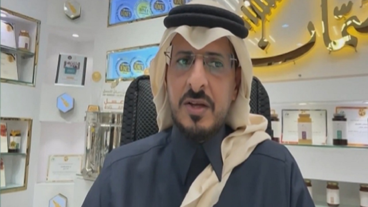 صاحب مناحل العسل بعسير يحقق إنجازا بمسابقة عالمية.. فيديو