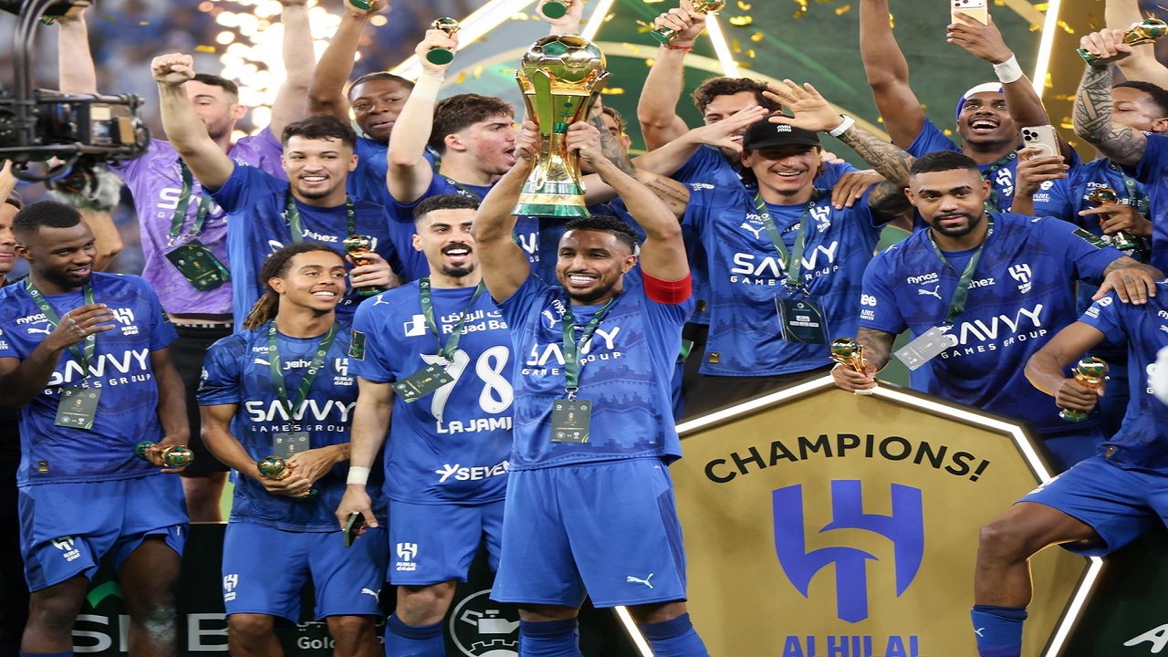 ولي العهد يتوج الهلال بكأس خادم الحرمين الشريفين.. فيديو