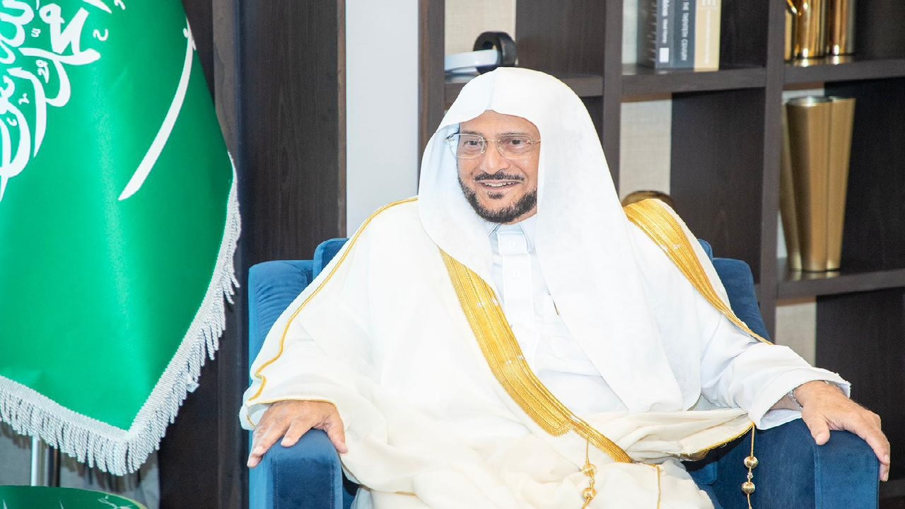 آل الشيخ يوجه خطباء الجوامع للحديث عن ضوابط استخدام السوشال ميديا والذكاء الاصطناعي