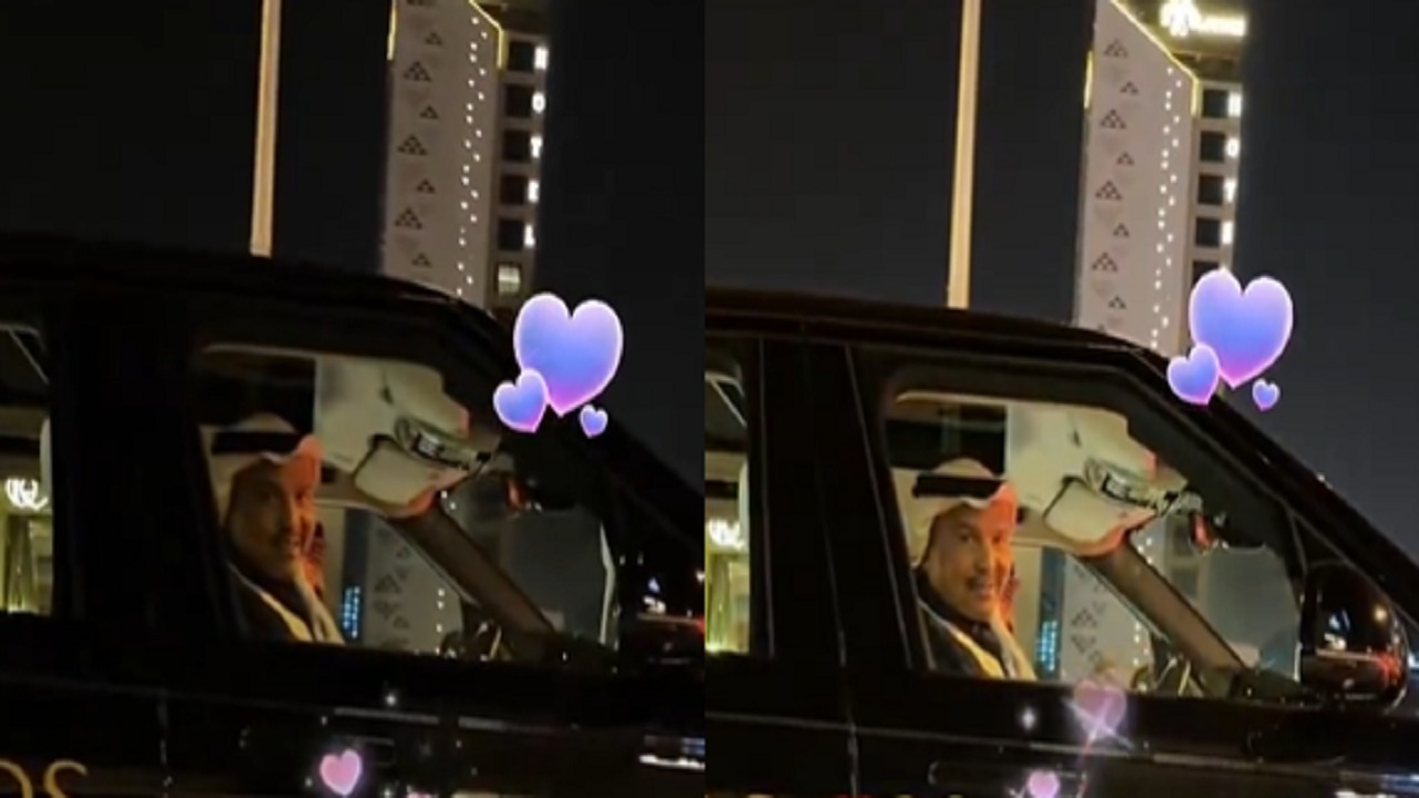 محمد عبده يتعامل بلطف مع فتاة وينصحها انتبهي على نفسك بالطريق.. فيديو