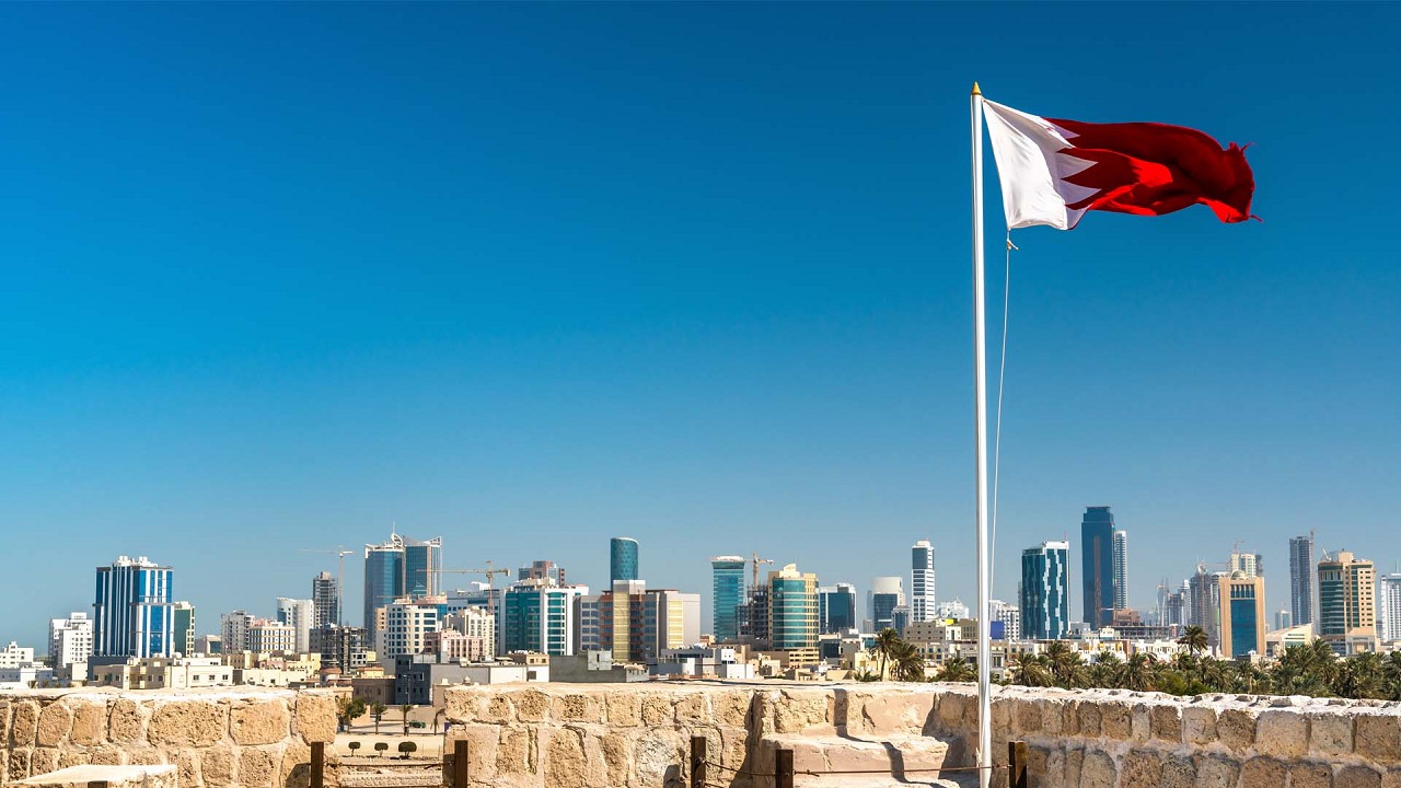 “قوة دفاع البحرين”: اعتراض وتدمير 3 صواريخ وطائرات مسيرة