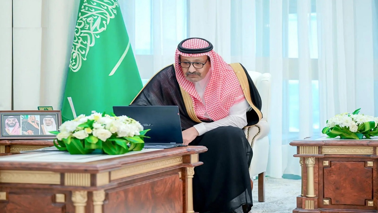 أمير الباحة يُدشِّن بحضور نائبه تطبيق “دليل الباحة السياحي”