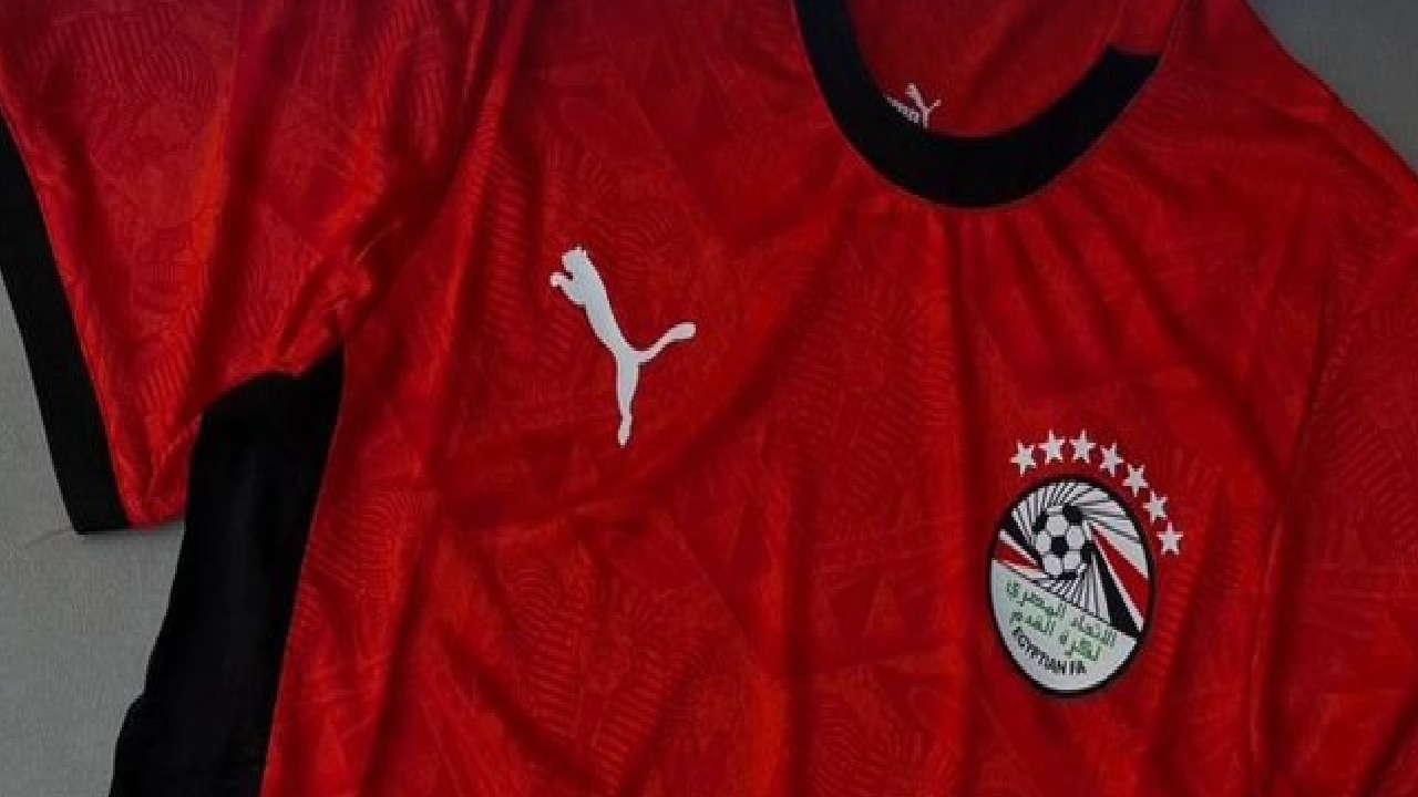 الفيفا يطالب المنتخب المصري بإزالة النجوم من قمصانه