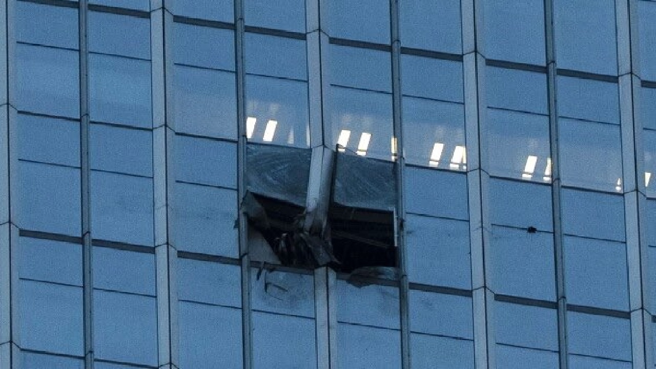الصين تفرض قيودًا على الطيران بعد حادث اصطدام بناطحة سحاب