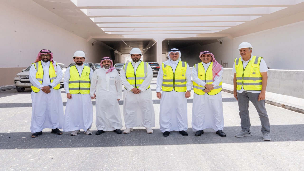 إنجاز 95 % من مشروع تقاطع الملك عبدالله مع طريق الرياض.. صور