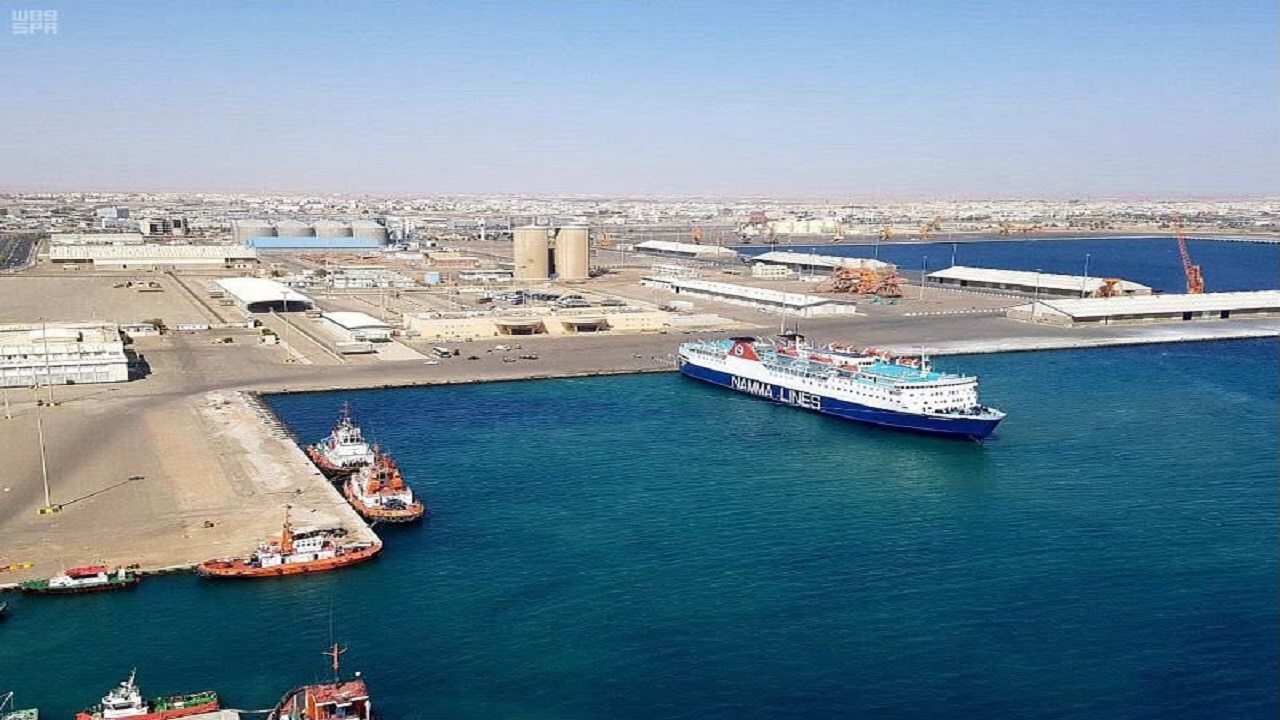 ميناء ينبع التجاري يرفع كفاءته التشغيلية باستقبال 11 سفينة في آنٍ واحد