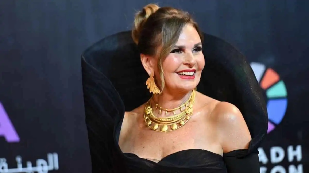 يسرا تنفي شائعات إصابتها بسرطان الدم