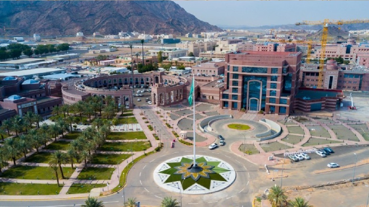 جامعة طيبة تتيح خدمات إلكترونية لطلبتها من ذوي الإعاقة عبر منصة “خدمة تك”