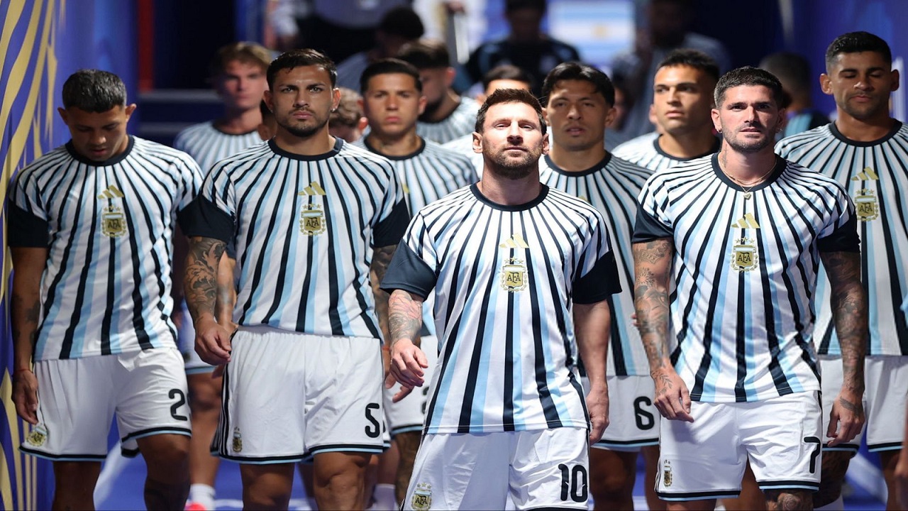 ميسي يكتب فصلاً جديداً في التاريخ بأول هاتريك له في كأس العالم