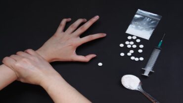 قصة ستيني من 30 سنة إدمان إلى التعافي .. فيديو