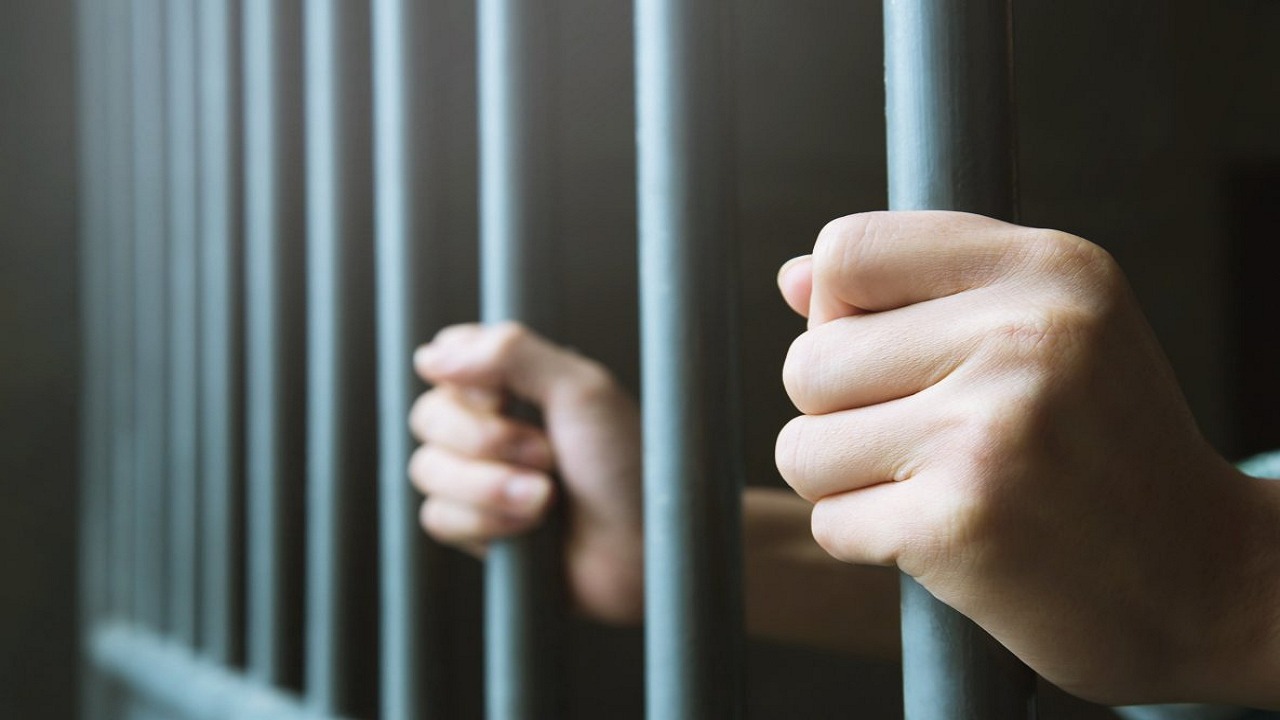 محام: عقوبة التحرش في بيئة العمل تصل إلى 5 سنوات حبس وغرامة 100 ألف ريال.. فيديو