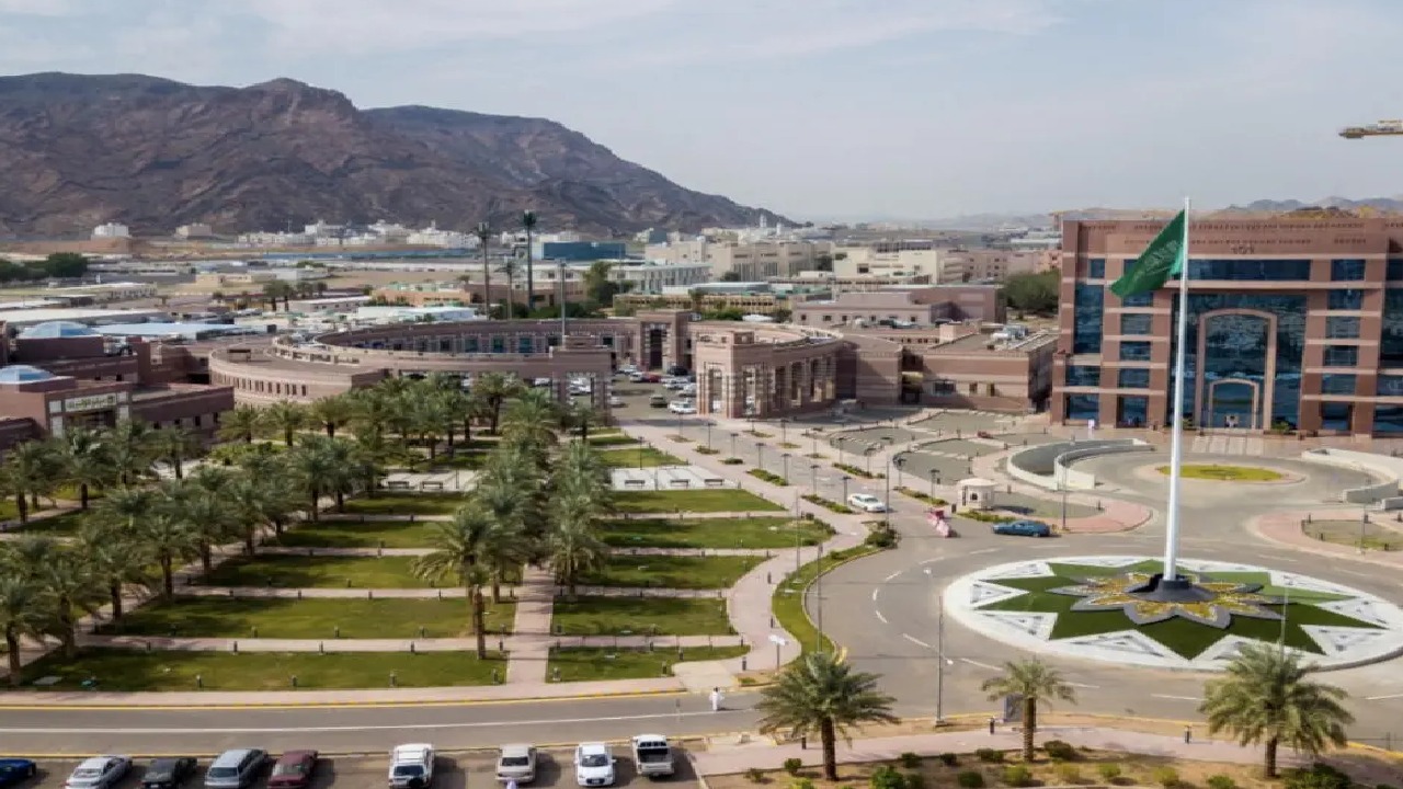 جامعة طيبة بالمدينة المنورة تنظّم ملتقى التوظيف والمعرض المهني الأول 2026