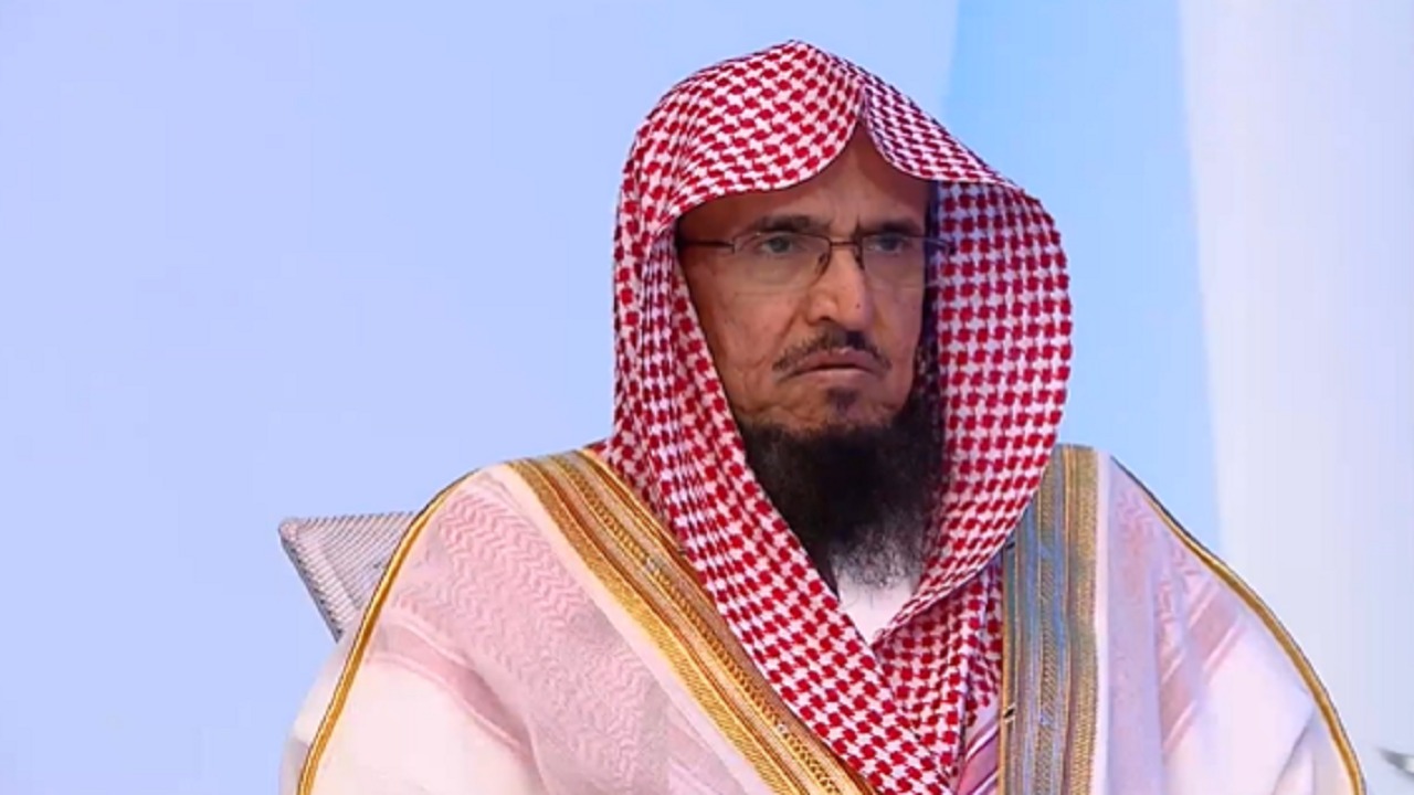 حكم استخدام الإبر التجميلية في وجه المرأة.. فيديو