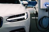 أستاذ هندسة كهربائية : الإقبال على السيارات الكهربائية يتزايد في المملكة.. فيديو