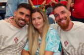 روبن نيفيز بجانب زوجته في مدرجات معسكر البرتغال