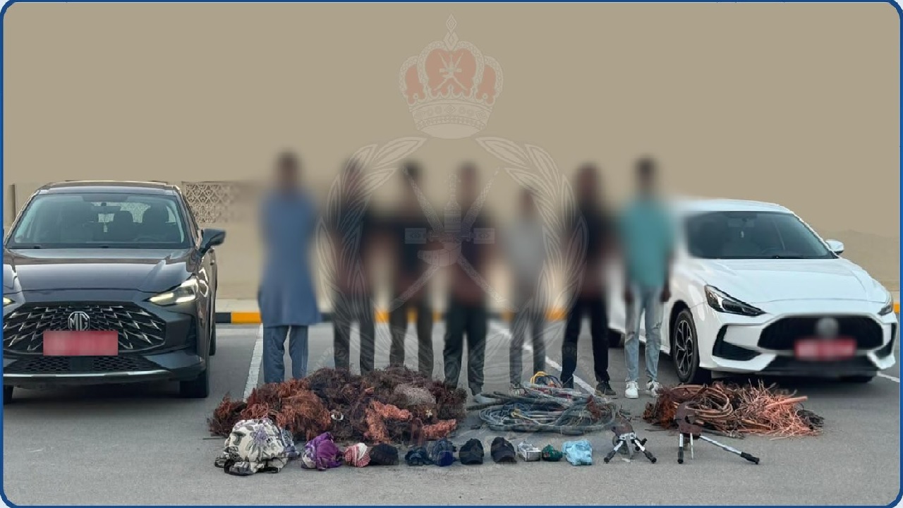 شرطة عُمان تضبط 7 أشخاص ببهلاء بتهمة سرقة كابلات كهربائية