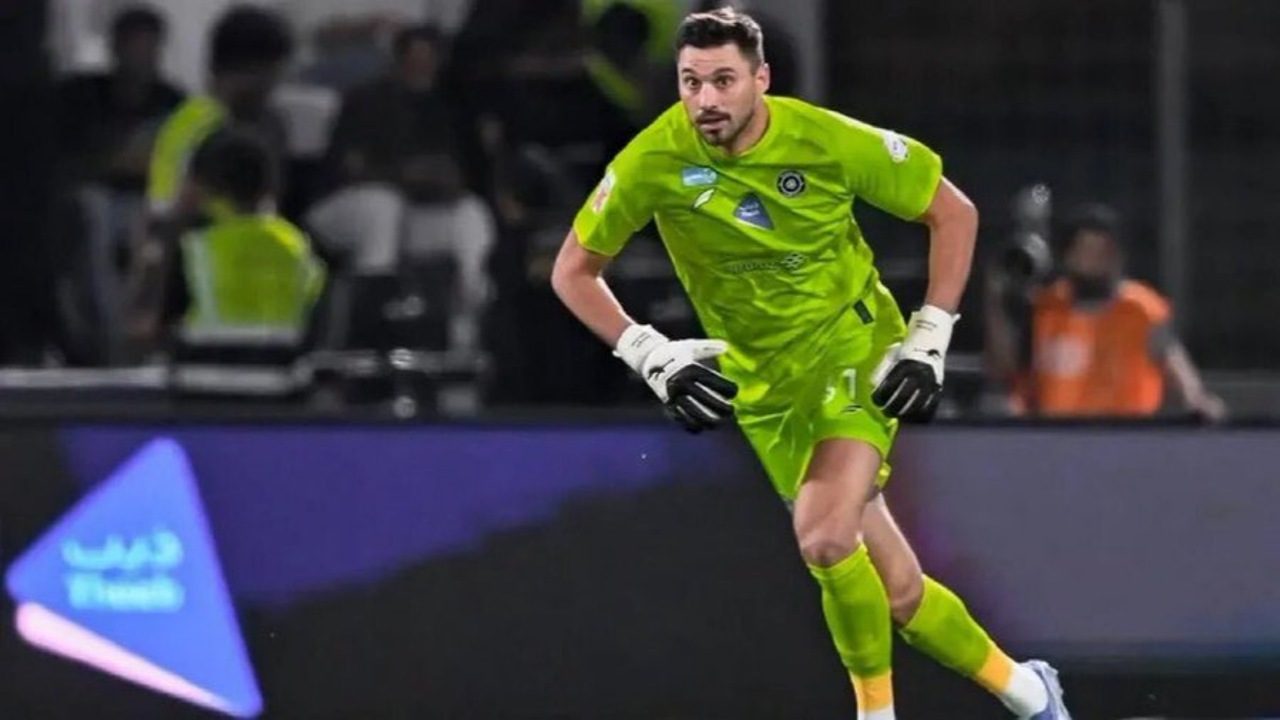 الشباب ينهي عقد الحارس جيورجي بوشان
