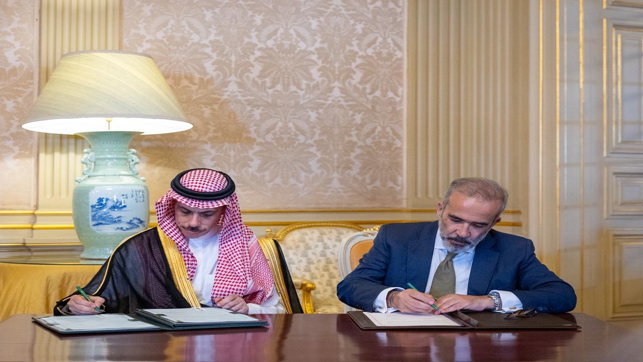 وزير الخارجية ونظيره البرتغالي يوقعان اتفاقية إعفاء متبادل من تأشيرات الجوازات الدبلوماسية والخاصة