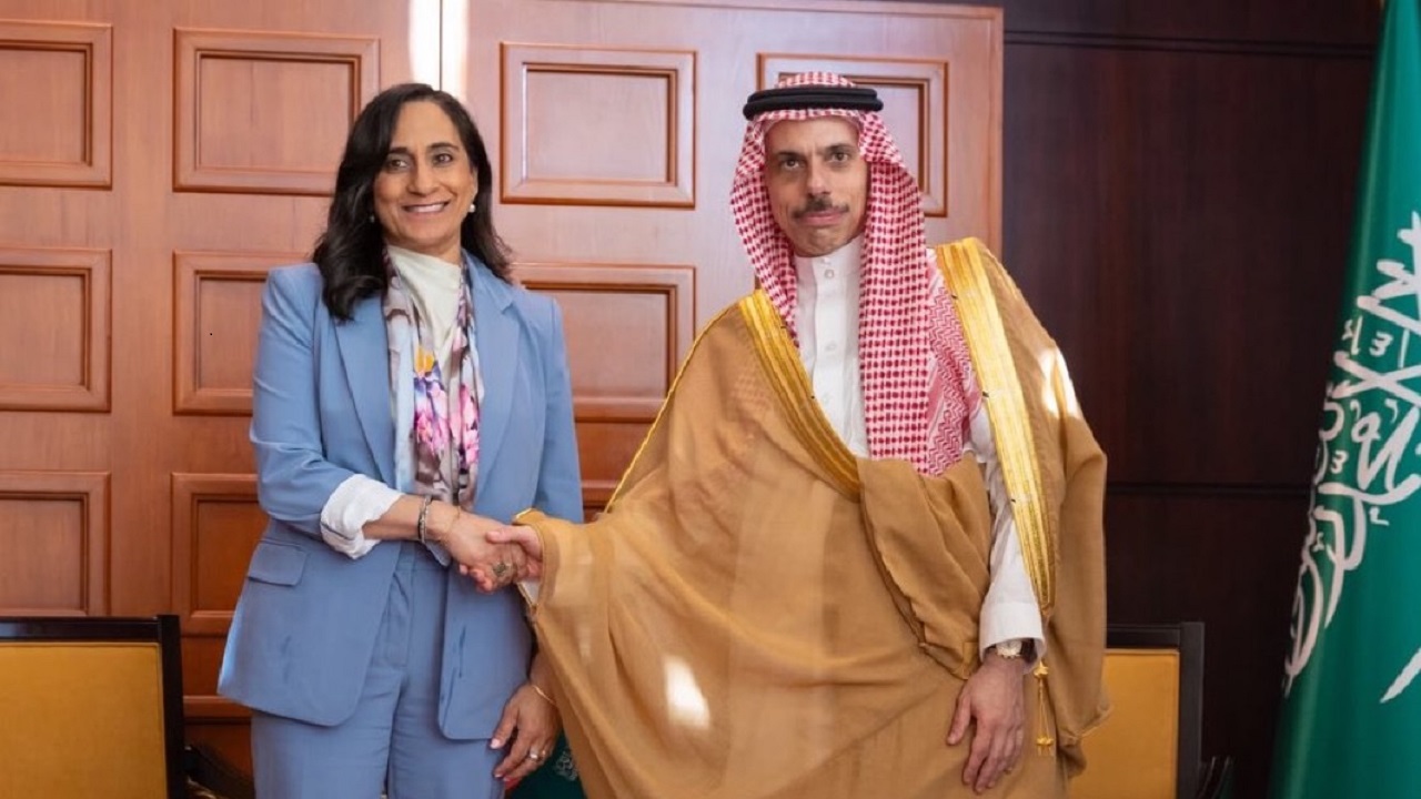 وزير الخارجية يلتقي وزيرة خارجية كندا
