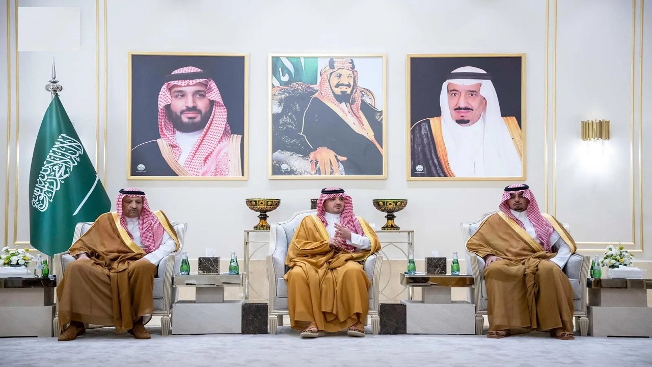 وزير الداخلية يلتقي أمير الباحة ويطّلع على المبادرات التنموية بالمنطقة