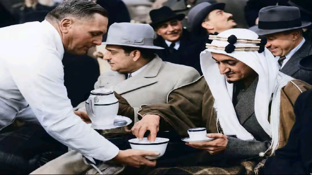 لقطات تاريخية لزيارة الأمير فيصل إلى بريطانيا عام 1939م.. صور