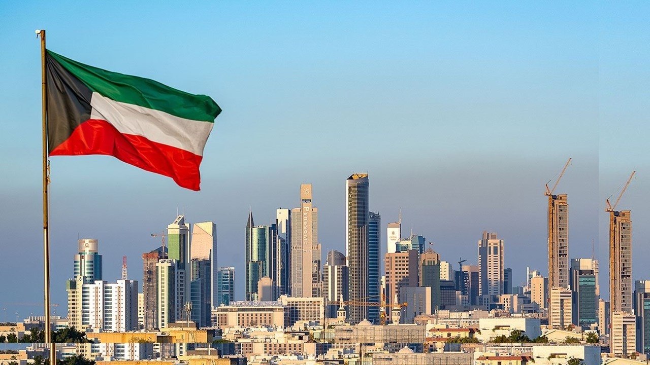 الكويت تتصدى لهجمات صاروخية وطائرات مسيرة معادية