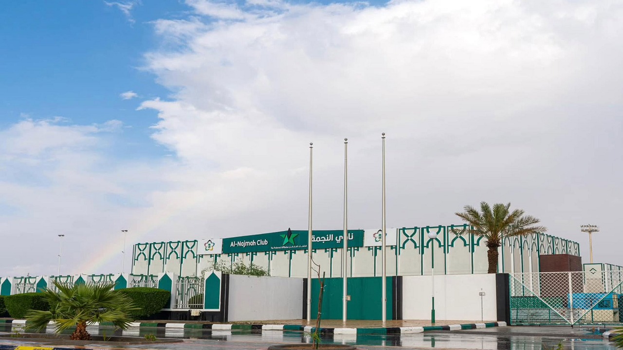 الرياضة : طرح ناديي النجمة والأخدود ونقل ملكيتهما الشهر المقبل