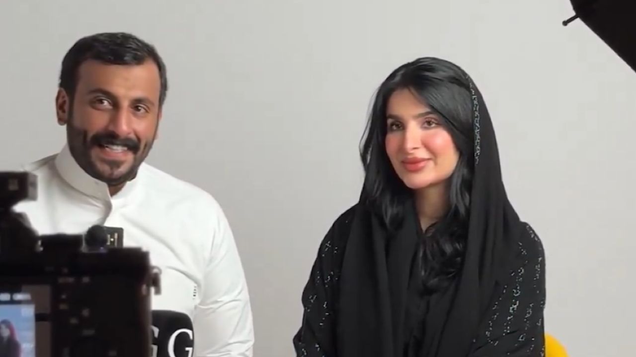 سعيد الزهراني لزوجته صالحة : أحاول كل يوم تطبخين زي السنعات لكن الله يصبرني.. فيديو