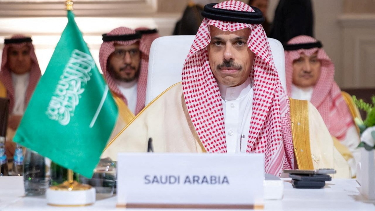 وزير الخارجية يصل البحرين للمشاركة في الاجتماع الوزاري الخليجي الأمريكي