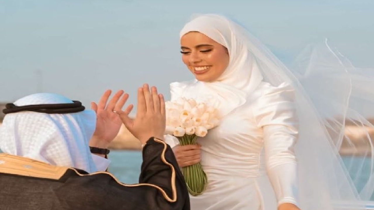 ليالي بوكر تكشف جنسية زوجها