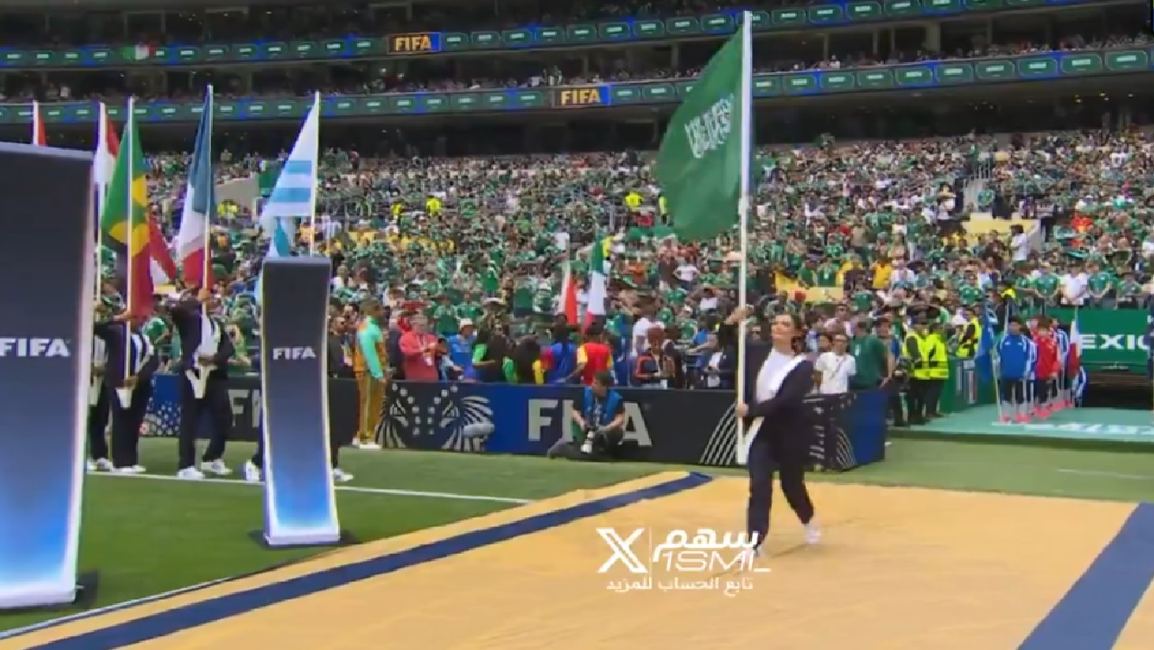 مشهد مهيب لدخول علم المملكة في افتتاح كأس العالم.. فيديو